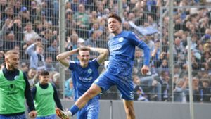 Flamur Berisha bejubelt sein Tor zum 2:0 für die Kickers. Foto: Pressefoto Baumann/Hansjürgen Britsch