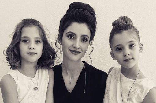 Dzeneta Isakovic mit ihren Töchtern Rania und Alya. Foto: privat