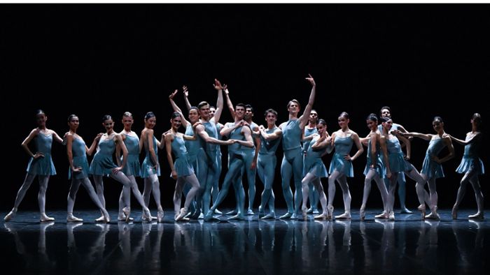 Stuttgarter Ballett: Licht und Schatten bei „Shades of Blue and White“