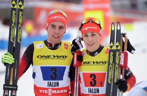 Johannes Rydzek (links) und Eric Frenzel sind im Tiefschnee zu Silber im Teamsprint der Nordischen Kombination gestapft. Insgesamt holten die deutschen Ski-Asse bei der WM acht Medaillen. Foto: TT NEWS AGENCY