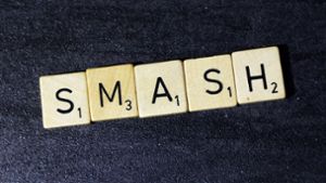 Der Begriff Smash hat es dieses Jahr auf den ersten Platz geschafft. Unser Quiz zeigt, wie gut Sie sich wirklich mit Jugendwörtern auskennen. Foto: IMAGO/Arnulf Hettrich/IMAGO/Arnulf Hettrich