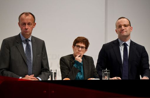 Friedrich Merz, Annegret Kramp-Karrenbauer und Jens Spahn (von links) bringen sich in Position. Foto: dpa