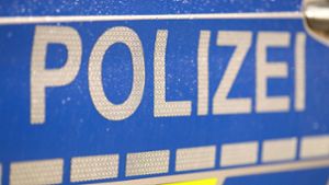 Die Polizei sucht den Fahrer einer hellen B-Klasse mit Calwer Kennzeichen. Foto: IMAGO/Maximilian Koch