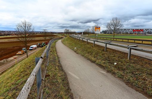 Wenn es schlecht läuft, ist der Radweg (hier in der Bildmitte) bis 2023 gesperrt. Foto: Thomas Krämer