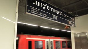 Mit der Umbenennung der S-Bahnhaltestelle Jungfernstieg in Jungferninseln will die deutsche Bahn auf die Klimakrise aufmerksam machen. Foto: thjnk/ S-Bahn Hamburg