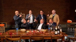 Die zweite Runde der Württembergischen Weinmeisterschaft hebt das Glas. Foto: Lichtgut/Julia Schramm
