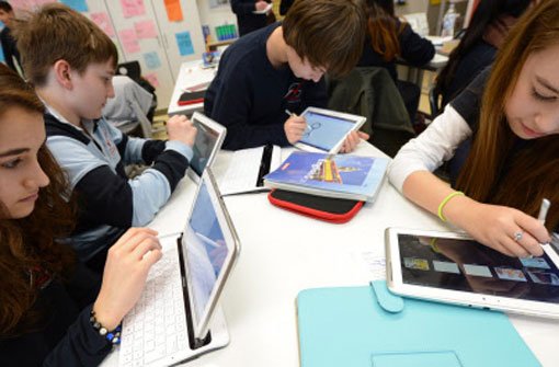 Der Unterricht mit Laptops und Tablets ist auf der Bildungsmesse Didacta ein Thema.  Foto: dpa