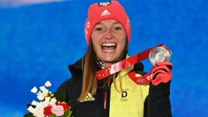 Katharina Althaus gewann die erste Medaille für Deutschland bei den Olympischen Winterspielen in Peking. Foto: dpa/Angelika Warmuth