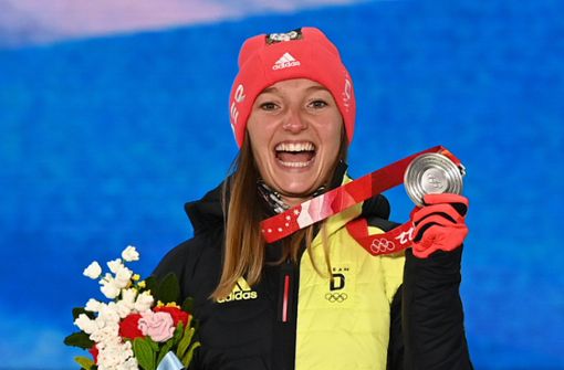 Katharina Althaus gewann die erste Medaille für Deutschland bei den Olympischen Winterspielen in Peking. Foto: dpa/Angelika Warmuth