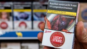 Schockbilder sollen Raucher vom Zigarettenkauf abhalten. Foto: dpa