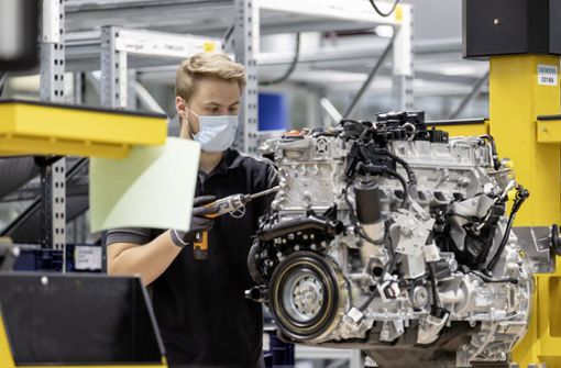 Die Autobranche ist mit Blick auf die Beschäftigung Deutschlands wichtigster Industriezweig. Hier ein Bild aus dem Daimler-Werk  in Stuttgart-Untertürkheim. Foto: Daimler AG/Mercedes-Benz AG - Global Commun