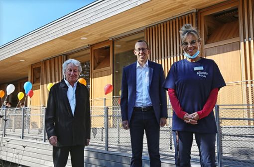 Architekt Albrecht Scheible (links), Bürgermeister Torsten Bartzsch und Leiterin Cordula Kraft   sind froh, dass das Jugendhaus nun eingeweiht werden konnte. Foto: /vanti