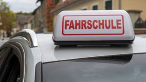 Fahrschüler in Baden-Württemberg brauchen viel Geduld. Foto: imago images/Sämmer/Stefan F. Sämmer