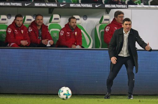 Wohin rollt der Ball beim VfB gegen Gladbach? Der neue Trainer Tayfun Korkut hofft bei seinem Heimdebüt in Stuttgart auf ein Erfolgserlebnis. Foto: Baumann