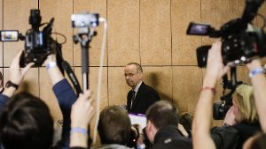 Ausgerechnet am Jahrestag des Germanwings-Absturzes wendet sich der Vater von Kopilot Lubitz an die Öffentlichkeit Foto: AP