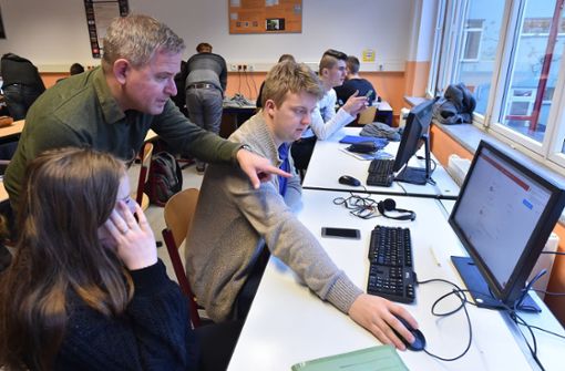 Lernen mit und am Computer  soll in den Schulen zum Normalfall werden. Foto: dpa/Bernd Settnik