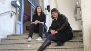 Rampe-Intendantinnen Marie Bues (li.) und Martina Grohmann freuen sich: Das  Theater Rampe im Stuttgarter Süden erhält Unterstützung von einem Förderverein. Foto:  