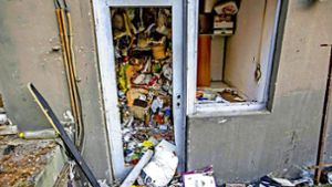 Durch diese Tür gab es wegen der Müllstapel kein Durchkommen mehr. Foto: 7aktuell.de