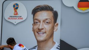 Kritiker bezeichnen Mesut Özils Entscheidung für einen Rückschlag für die Integrationsbemühungen in Deutschland. Foto: dpa