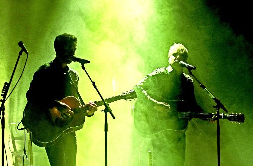Aus tiefster Seele und in echt hohe Höhen: Singer-Songwriter Philipp Poisel (rechts) stimmt sich in Ludwigsburg auf seine Deutschland-Tournee ein. Foto: factum/Granville