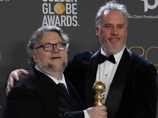 Guillermo del Toro (l.) und Mark Gustafson bei den Golden Globes im Januar 2023. Foto: imago images/ZUMA Wire