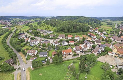 In allen Aidlinger Ortsteilen soll schnell neues Bauland zur Verfügung stehen, auch in Dachtel (links) und Deufringen (rechts). Foto: Archiv/Bischof