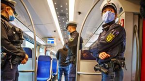 Die Bundespolizei zeigt in der S-Bahn Präsenz – wohl nicht ohne Grund. Foto: Gottfried Stoppel