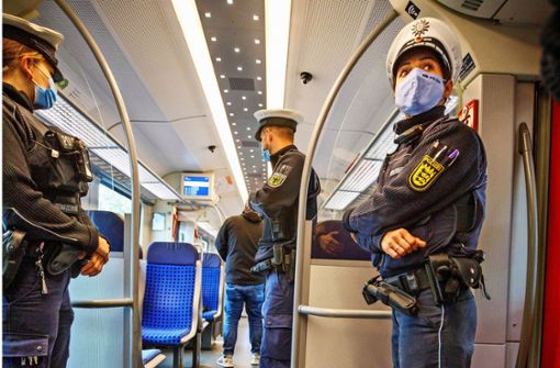 Die Bundespolizei zeigt in der S-Bahn Präsenz – wohl nicht ohne Grund. Foto: Gottfried Stoppel