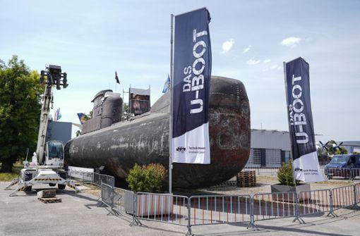 Das U-Boot wird für die letzte Reise zu Speyers Partnermuseum ins baden-württembergische Sinsheim vorbereitet. Foto: dpa/Uwe Anspach