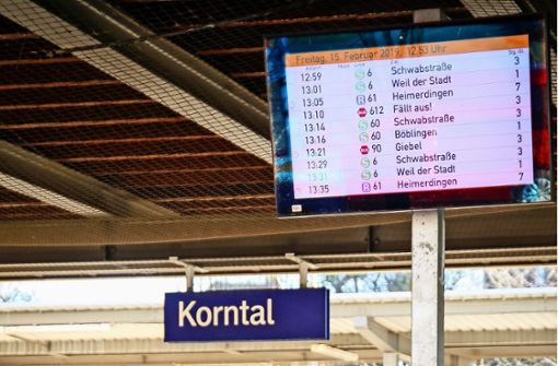 Eine elektronische Anzeigetafel am Korntaler Bahnhof Foto: factum/Granville