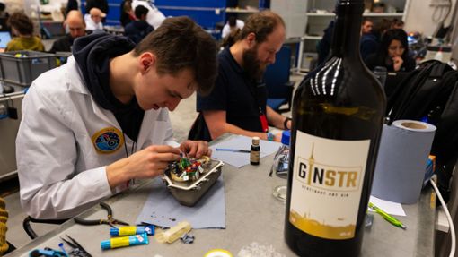Im schwedischen Weltraumbahnhof  Esrange sind Studierende aus Stuttgart damit beschäftigt, ein Weltraumexperiment mit Ginstr vorzubereiten. Foto: /Universität Stuttgart