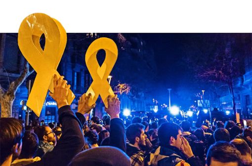 Die gelben Schleifen sind das Symbol der Separatisten – im Kampf um die Unabhängigkeit Kataloniens tauchen sie überall auf. Foto: Zuma Press