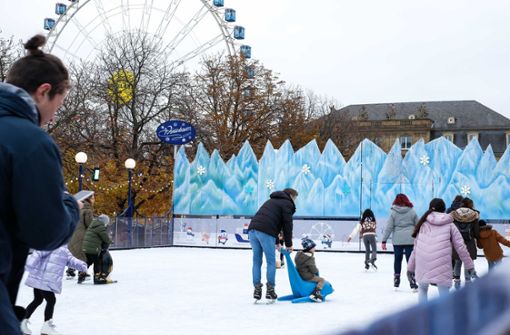Die Eislaufbahn auf dem Schlossplatz soll nicht aufgebaut werden, das Riesenrad hingegen schon. Foto: Lichtgut/Max Kovalenko