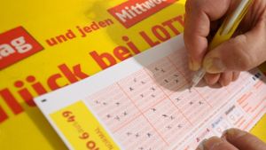 Im ZDF-„heute journal“ sind am Samstagabend die falschen Lotto-Zahlen eingeblendet worden. Foto: dpa