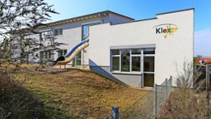Die Kontrahenten: das Schild einer Schule von Klax in Berlin und die Kita Klex in Kirchheim. Foto: factum/Granville, Klax