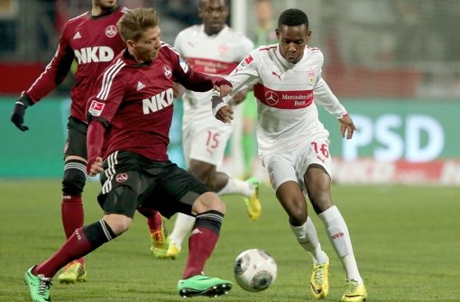 Top-Form zum Saisonende: VfB-Flügelflitzer Ibrahima Traoré  (re.) Foto: dpa