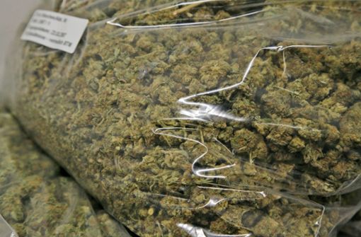 Die Polizei entdeckte im Kofferraum knapp 20 Kilogramm Marihuana (Symbolfoto). Foto: Zoll/BWZ