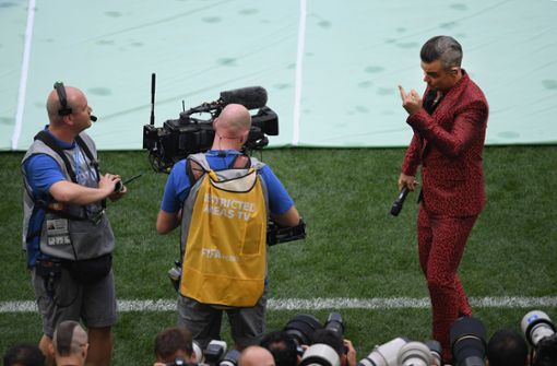 Robbie Williams sorgte mit einer obszönen Geste bei der WM-Eröffnungsfeier für Aufsehen. Foto: Getty Images Europe