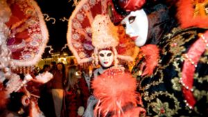 Die Masken gehören zum Festival wie die farbenfrohen Kostüme. Foto: Tourismus & Events