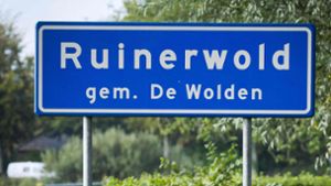 Seit Tagen ist das kleine niederländische Dorf Ruinerwold im medialen Rampenlicht, weil dort eine Familie neun Jahre lang völlig isoliert in einem Keller gelebt hat. Foto: AFP/VINCENT JANNINK