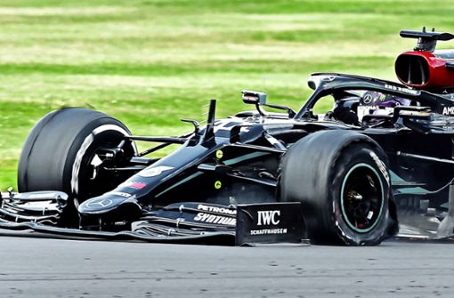Vergangenen Sonntag platzte der Reifen von Lewis Hamiltons Silberpfeil in der letzten Runde – das soll an diesem Wochenende nicht mehr passieren. Foto: AFP/ANDREW BOYERS