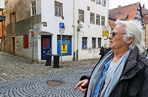 Klaus Philippscheck vor dem historischen Wirtshaus Traube Foto: factum/Granville