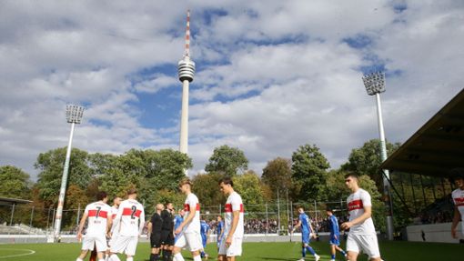 Bestes Fußball-Wetter auf der Waldau: Die Stuttgarter Kickers trafen auf den VfB II im kleinen Stadtderby. Foto: Pressefoto Baumann/Hansjürgen Britsch