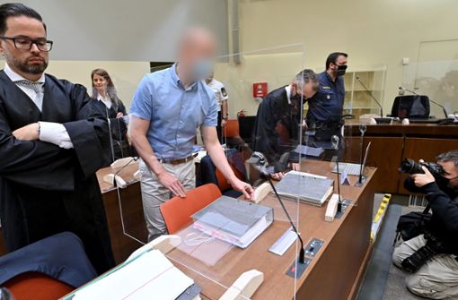 Mark Schmidt (verpixelt) während des Prozesses vor dem Landgericht München II. Foto: dpa/Peter Kneffel
