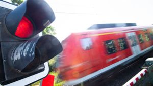 Ein 17-Jähriger ist in Niedersachsen von einem Regionalzug erfasst worden. Foto: dpa/Julian Stratenschulte