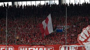 Auf die Fans von Union Berlin ist Verlass. Sie wollen ihre Mannschaft auch in Stuttgart lautstark unterstützen. Foto: AFP