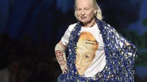 Die „Godmother“ des Punk Vivienne Westwood ist immer für eine Überraschung gut: Bei ihrer Schau in Mailand hat sie sich mit Julian Assange solidarisiert. Foto: dpa