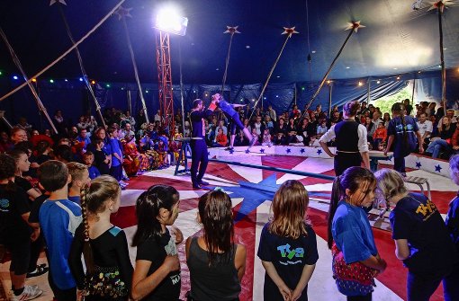 Die Schüler haben mehrere Tage für  ihren großen Auftritt  unter der Zirkuskuppel geprobt. An diesem Samstag sind weitere Vorführungen geplant. Foto: factum/Bach, Archiv