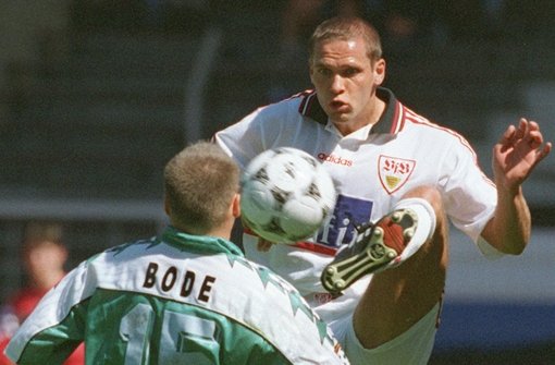 Thorsten Legat, hier im Trikot des VfB Stuttgart, hat eine bewegte Karriere hinter sich. Auch heute ist das Leben des ehemaligen Fußballprofis noch turbulent. Foto: dpa