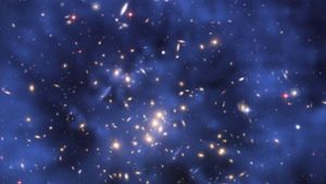 Dies am Dienstag (15.05.2007) vom europäischen Hubble-Zentrum veröffentlichte Bild zeigt einen Ring Dunkler Materie in einem fünf Milliarden Lichtjahre entfernten Galaxienhaufen. Foto: Hubble/Nasa/d/a